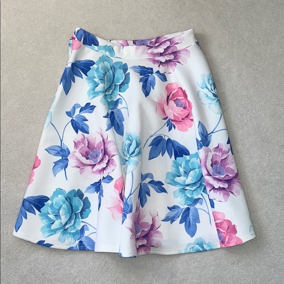 Neoprene Floral Printed Skirt - Picture 2 of 9